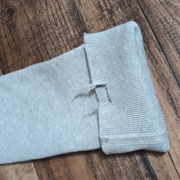 Vintage Y2K A&F Thrashed Hoodie Size Medium in Gray Raised Letters Stitched - Picture 8 of 12